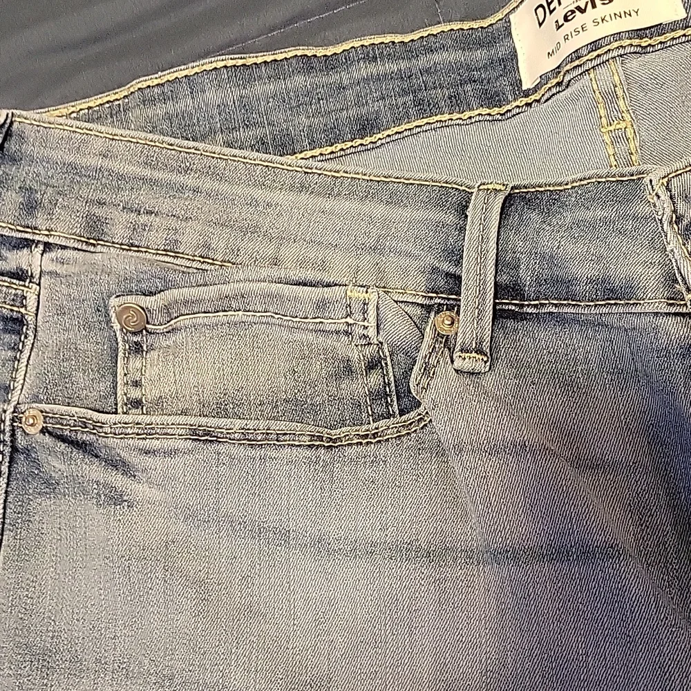 Levis Denizen mid rise skinny medium wash jeans - Picture 3 of 7